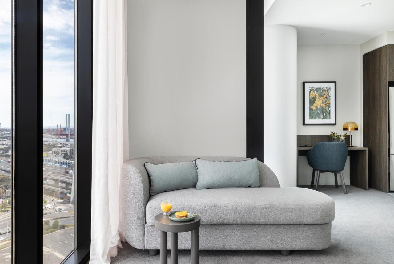 Oakwood Premier Melbourne Aparthotel Buitenkant foto A living room at the West End