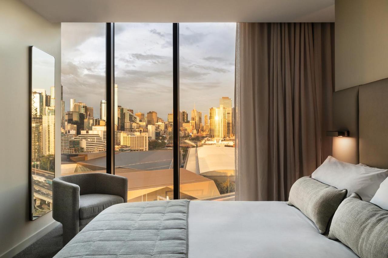 Oakwood Premier Melbourne Aparthotel Buitenkant foto A bedroom at the hotel