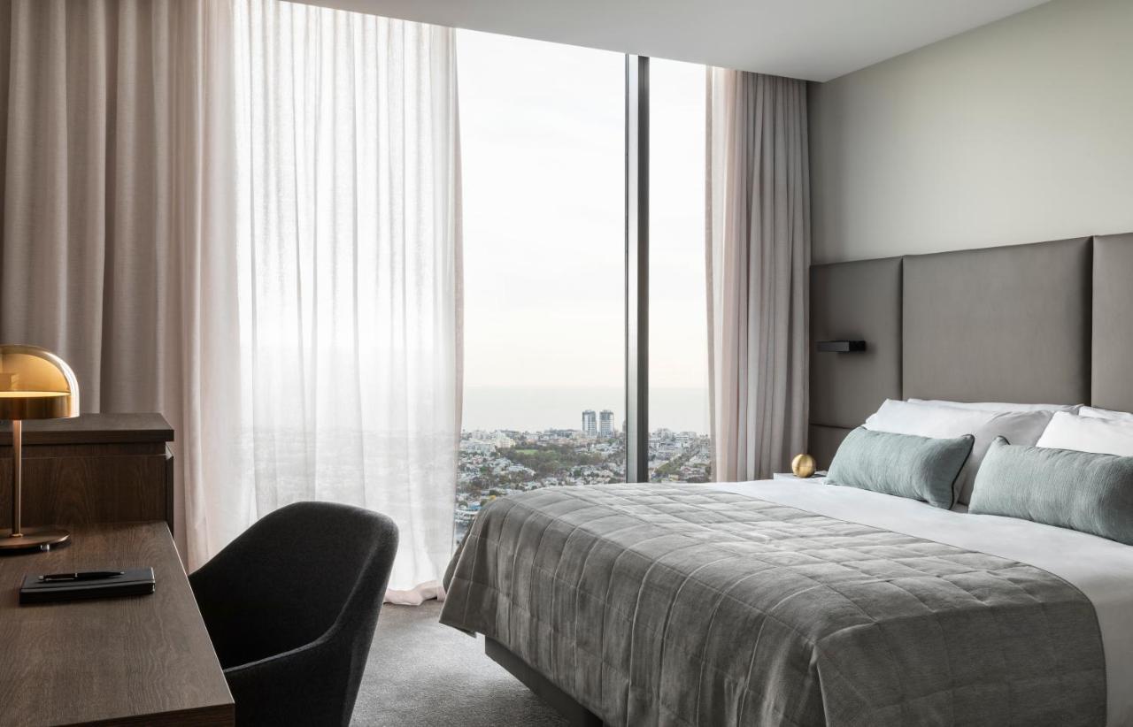 Oakwood Premier Melbourne Aparthotel Buitenkant foto A bedroom at the hotel
