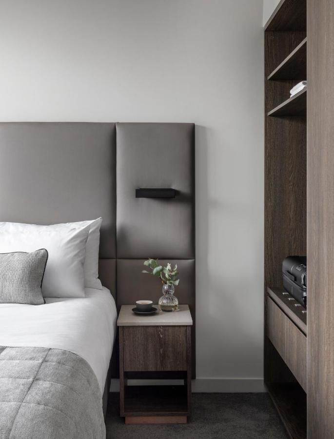 Oakwood Premier Melbourne Aparthotel Buitenkant foto A room at the hotel