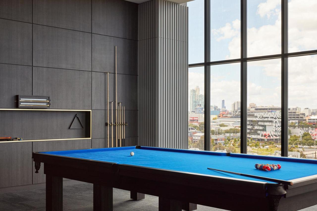 Oakwood Premier Melbourne Aparthotel Buitenkant foto A pool table