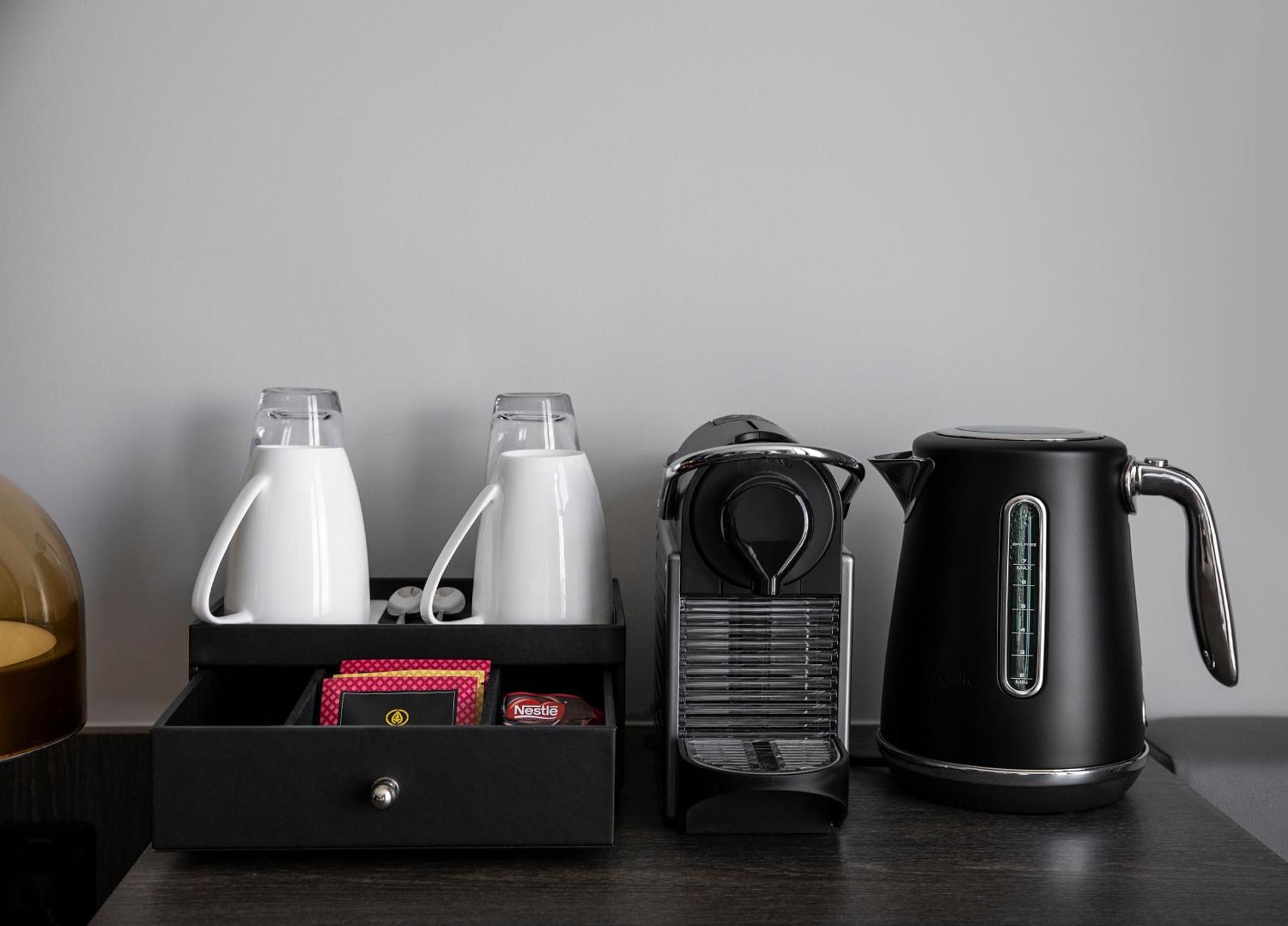 Oakwood Premier Melbourne Aparthotel Buitenkant foto A Nespresso coffee machine in a hotel room